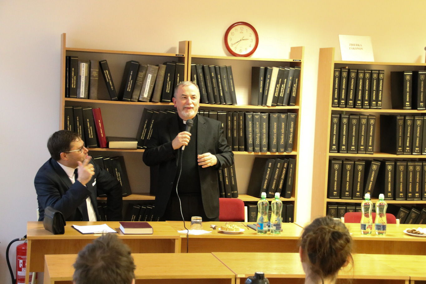 Arcibiskup Cyril Vasiľ, SJ, na právnickej fakulte