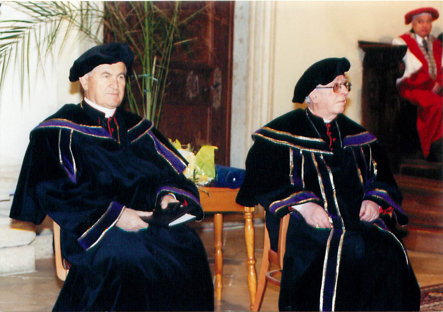 kardinál Jozef Tomko a kardinál ján chryzostom korec na trnavskej univerzite 2004