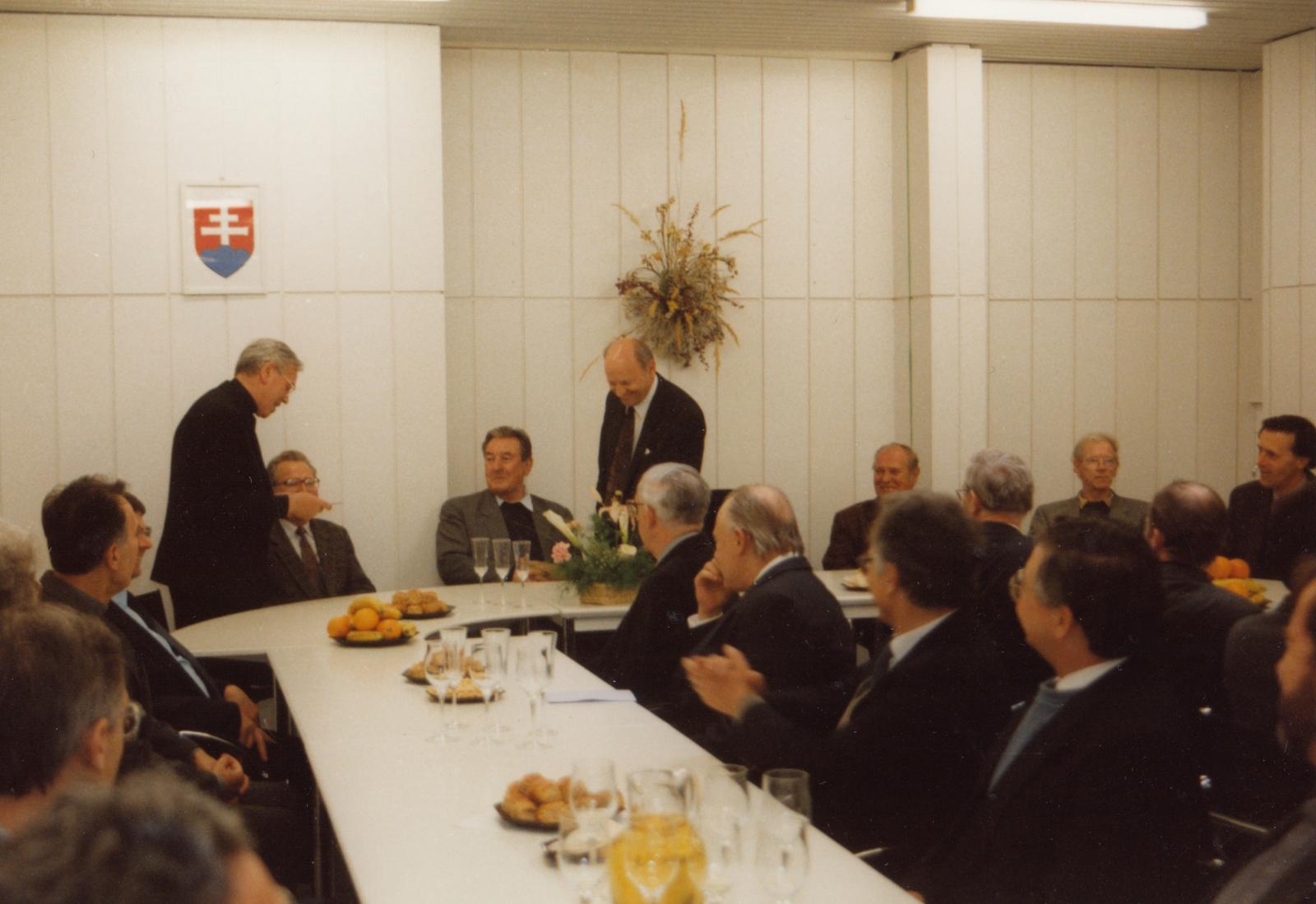 Prijatie rektorov a dekanov jezuitských filozofických a teologických fakúlt v Európe rektorom Trnavskej univerzity profesorom Antonom Hajdukom v Trnave v roku 1995