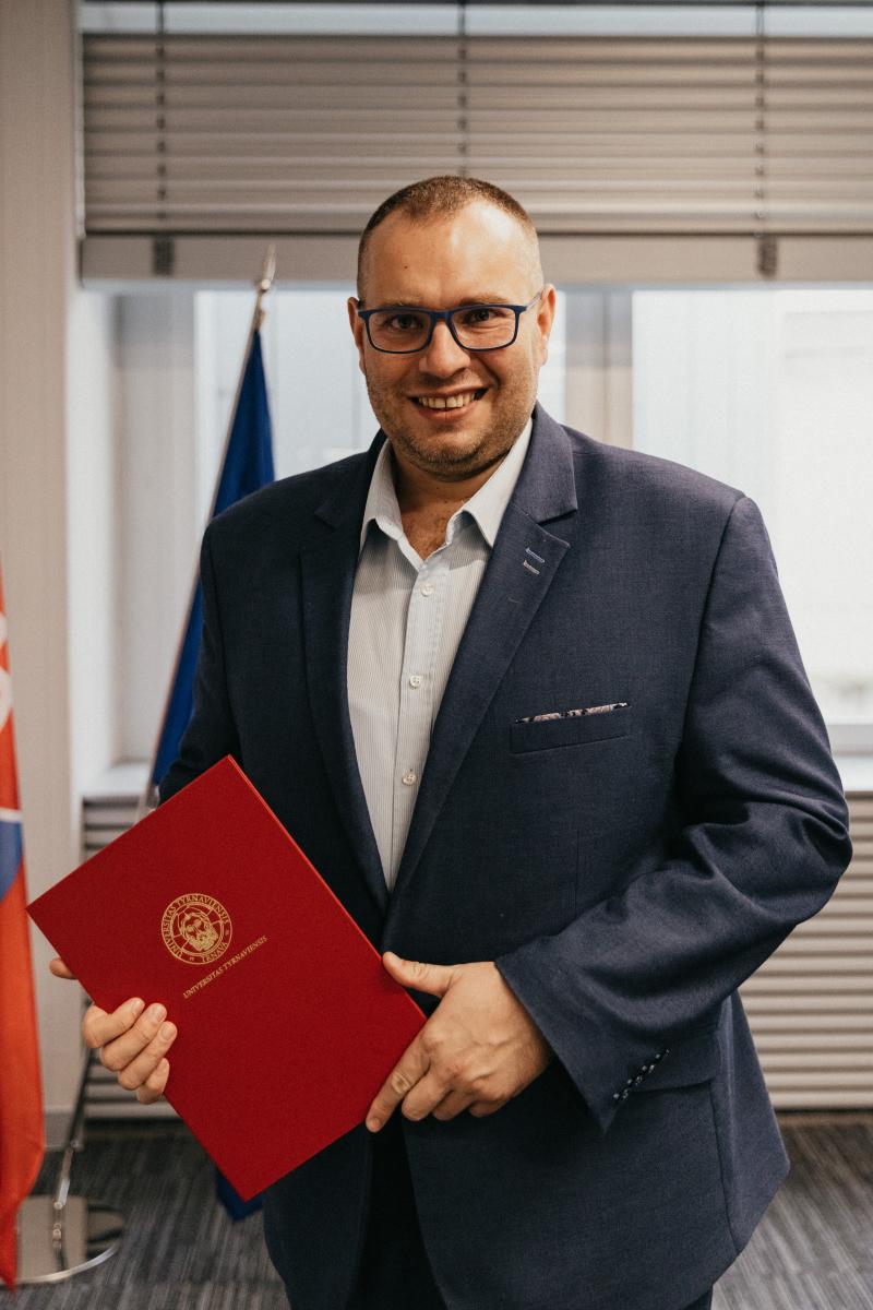 JUDr. Róbert Dobrovodský, PhD., LL.M JUDr. Róbert Dobrovodský, PhD., LL.M