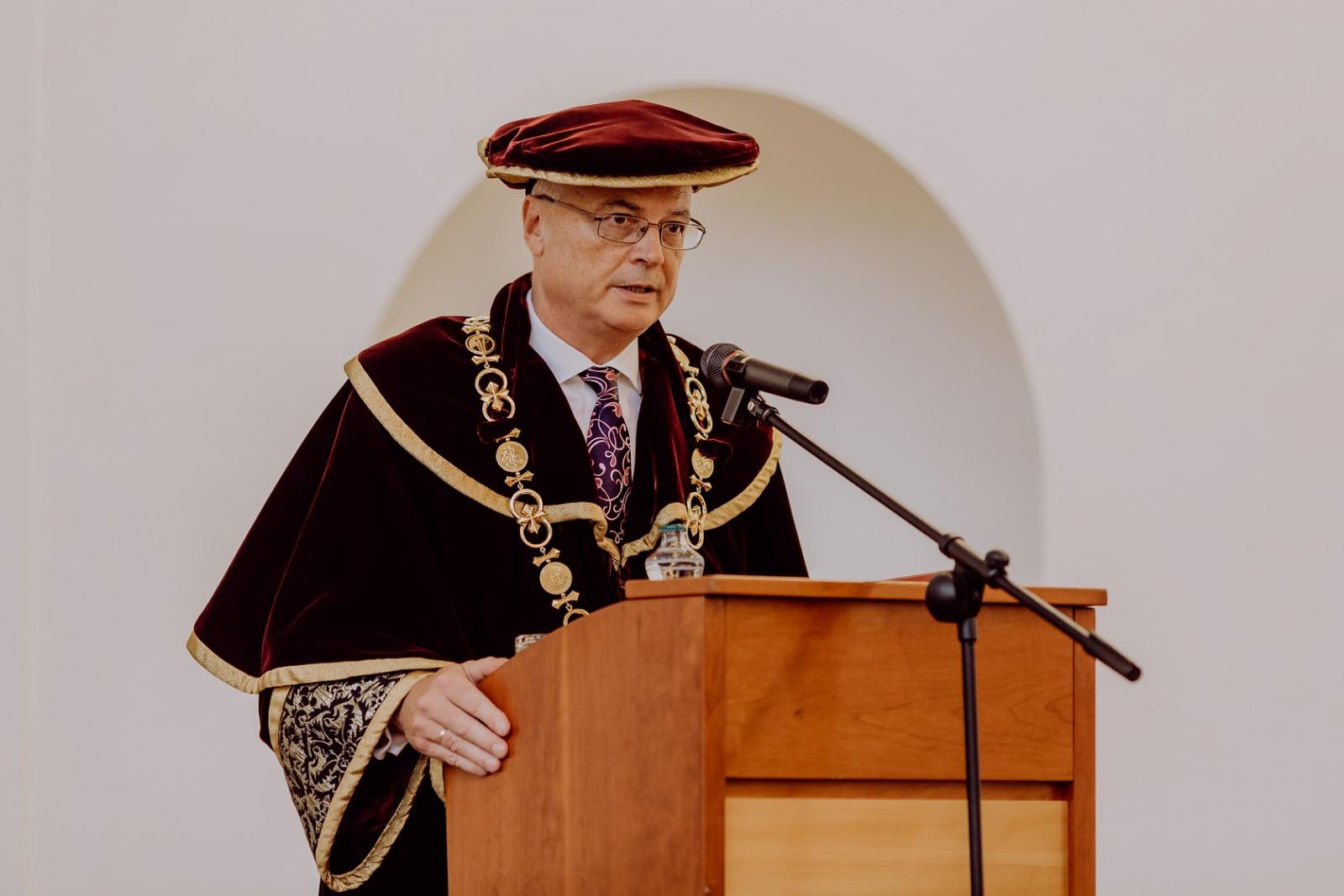 rektor trnavskej univerzity rené bílik 