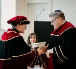 Miloš Lichner odovzdáva pápežov pozdrav rabínovi Skorkovi