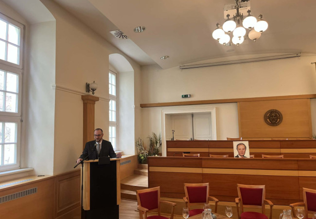 V službe univerzite a vede: POCTA PETROVI BLAHOVI