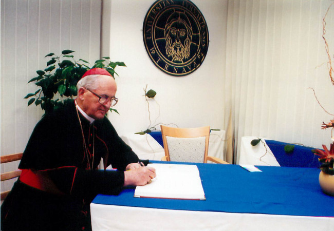 kardinál jozef tomko, trnavská univerzita 2004