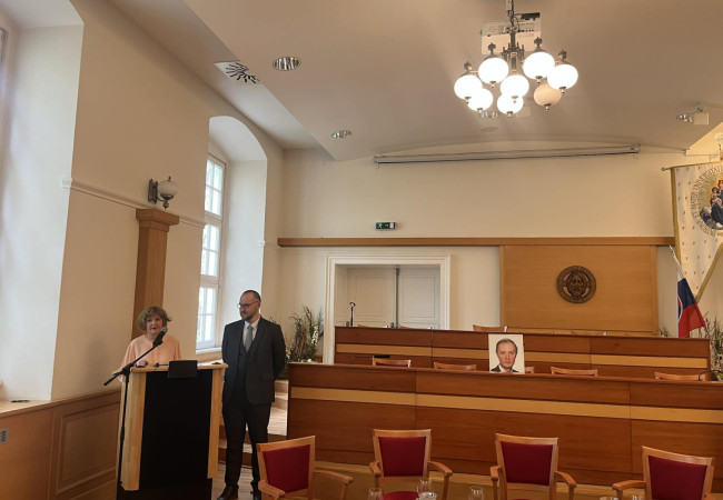 V službe univerzite a vede: POCTA PETROVI BLAHOVI