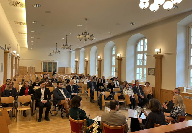 V službe univerzite a vede: POCTA PETROVI BLAHOVI