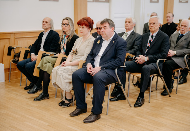 Udelili sme čestný doktorát prof. Bohumilovi Chmelíkovi