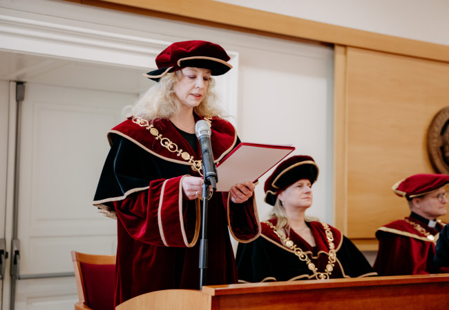 Udelili sme čestný doktorát prof. Bohumilovi Chmelíkovi