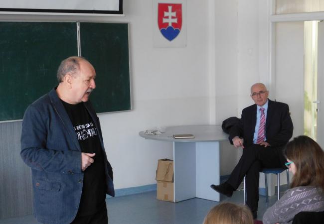 prednáška zaujala aj staršiu generáciu – pozrieť prišiel aj riaditeľ študentského domova Ing. Juraj Marko