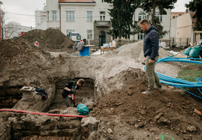 archeológovia objavili v centre Trnavy stredoveký kostolík