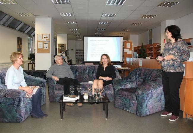 Erika Juríková predstavuje čiastkovú knižnicu Okaliánum