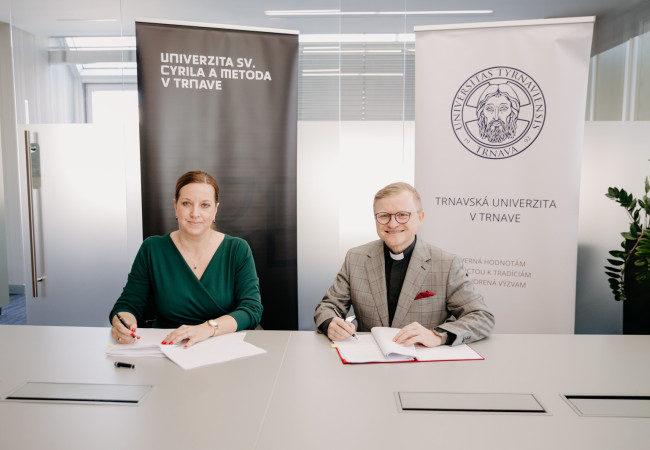 Rektori Univerzity sv. Cyrila a Metoda (UCM) a Trnavskej univerzity (TRUNI)