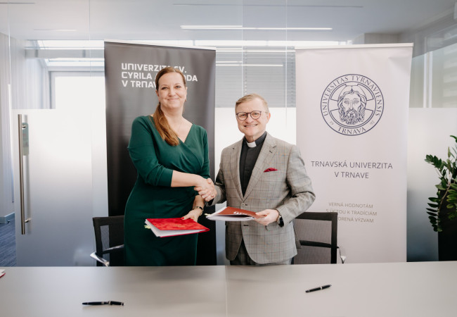 Rektori Univerzity sv. Cyrila a Metoda (UCM) a Trnavskej univerzity (TRUNI)