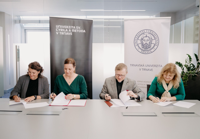 Rektori Univerzity sv. Cyrila a Metoda (UCM) a Trnavskej univerzity (TRUNI)