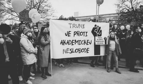 prerušenie výučby trnavská univerzita 2022