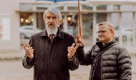 prof. Bohumil Chmelík po inaugurácii rektora R. Bílika (2019) s prorektorom TRUNI prof. Milošom Lichnerom (foto: Barbora Likavská)