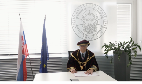 René Bílik podpisuje Magnu Chartu Universitatum 2020