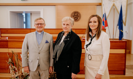 miloš lichner, helena barancová a marianna novotná na spoločnej fotografii